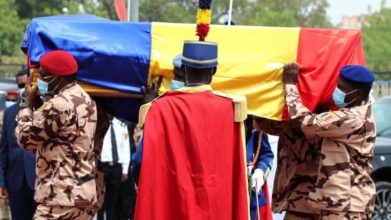 دعت مجموعات مقاتلة إلى وقف مؤقت لإطلاق النار لإقامة جنازة الرئيس ديبي بحضور العديد من رؤساء الدول (غيتي)