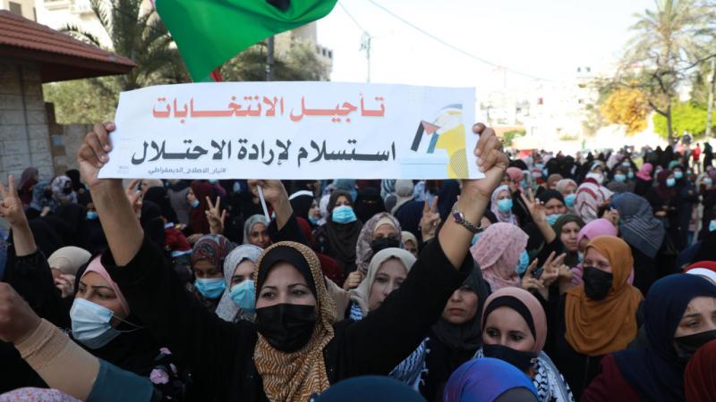 مظاهرة في غزة احتجاجًا على قرار إلغاء الانتخابات الفلسطينية 