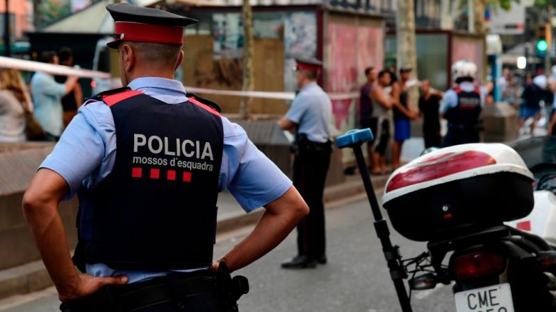الشرطة الإسبانية تعلن اعتقال 3 أشخاص يُشتبه بتشجعيهم على الإرهاب