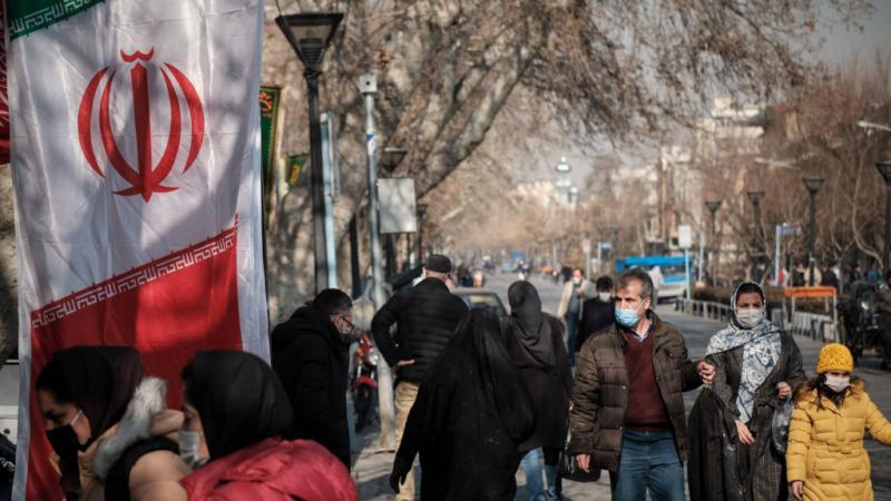 تقول إيران إن محادثات فيينا أثمرت رفع عقوبات عن قطاعات اقتصادية ومؤسسات وأفراد (غيتي)
