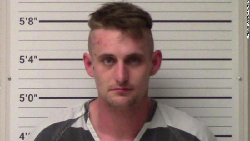 اعتقلت السلطات كولمان بليفينز، من كيرفيل بولاية تكساس، يوم الجمعة (شرطة مقاطعة كير – فيسبوك)