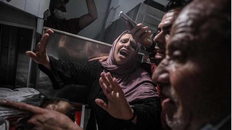 استشهد 20 فلسطينيًا، بينهم 9 أطفال، في قصف الاحتلال الإسرائيلي الذي استهدف قطاع غزة (الأناضول)