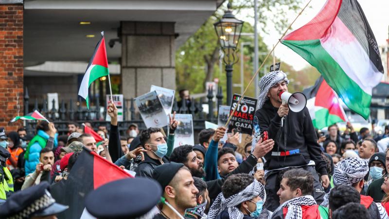شهدت بريطانيا وهولندا تظاهرات تضامنًا مع الفلسطينيين.