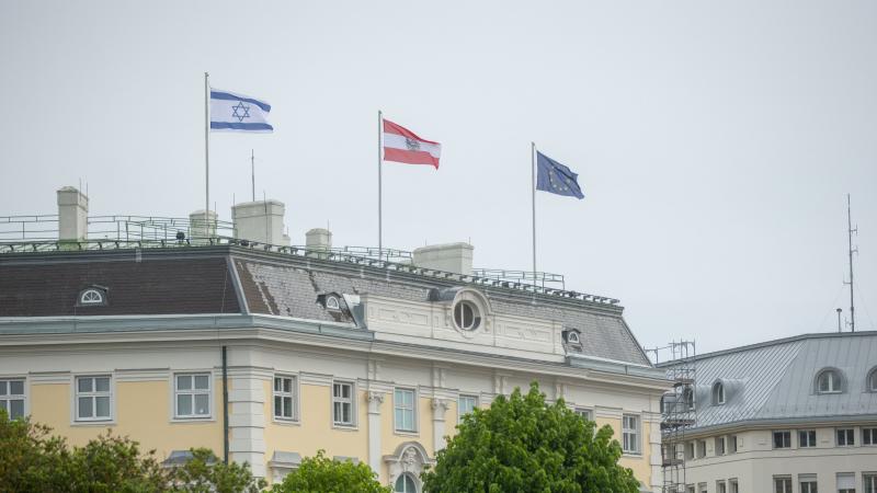 رفعت النمسا العلم الإسرائيلي على عدد من المباني الرسمية
