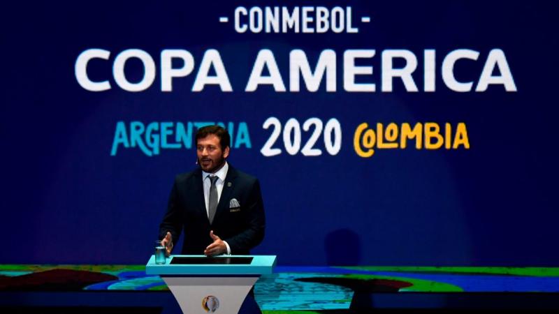 رئيس كونميبول، يلقي كلمة خلال قرعة بطولة كوبا أميركا في كولومبيا - ديسمبر 2019(غيتي)