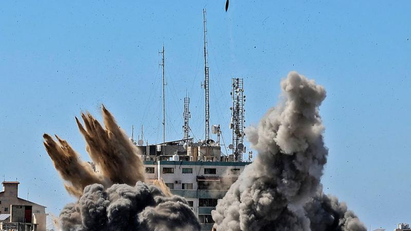 الاحتلال يدمّر برج الجلاء في غزة