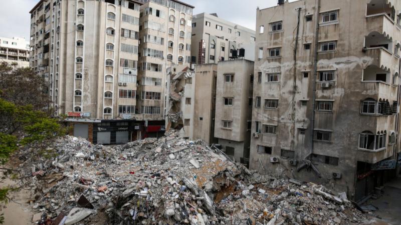 بعض المباني التي تضررت جرّاء الغارات الجوية الإسرائيلية على مدينة غزة 