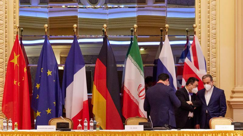انطلقت المفاوضات غير المباشرة  بين الولايات المتحدة وإيران في بداية أبريل الماضي في العاصمة النمساوية فيينا (غيتي)