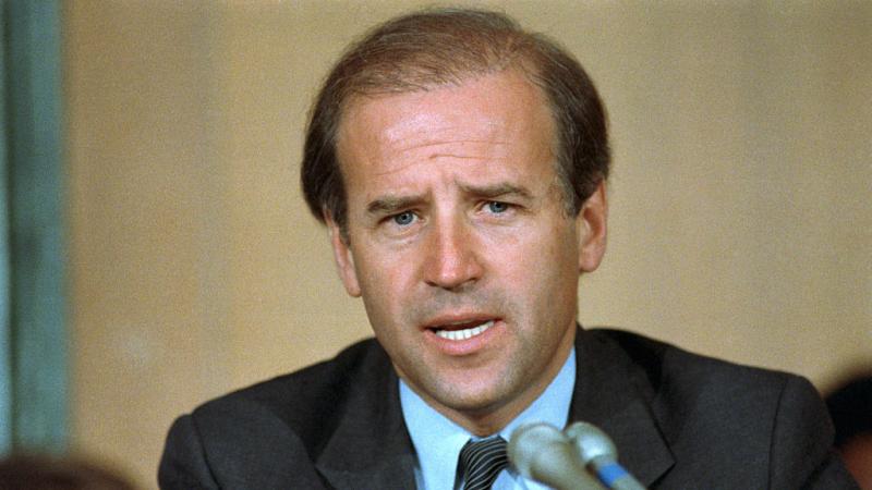 جو بايدن عندما كان عضوًا في مجلس الشيوخ (1988، غيتي)