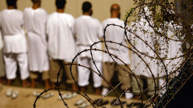 أُبلغ 9 من سجناء غوانتانامو عن موعبد قريب لخروجهم من المعتقل (غيتي)