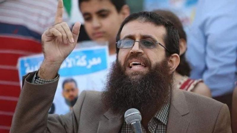 سبق لخضر عدنان أن خاض إضرابًا عن الطعام استمر 66 يومًا عام 2012، وتمكن فيه من انتزاع قرار بالإفراج عنه 