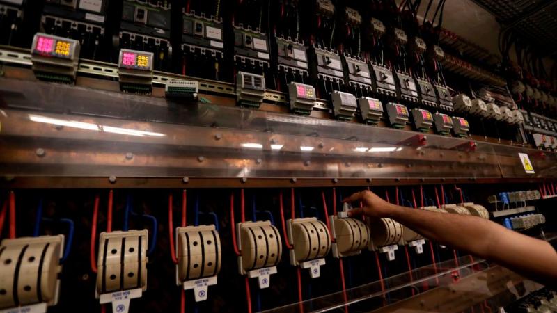 الشح في المازوت يهدد قدرة أصحاب المولدات على تأمين الكهرباء 