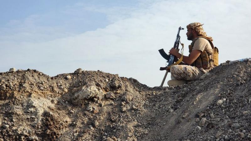 يمثل الواقع الميداني المحتدم عسكريًا في اليمن على أكثر من جبهة التحدّي الأبرز لكل خطط السلام (غيتي)