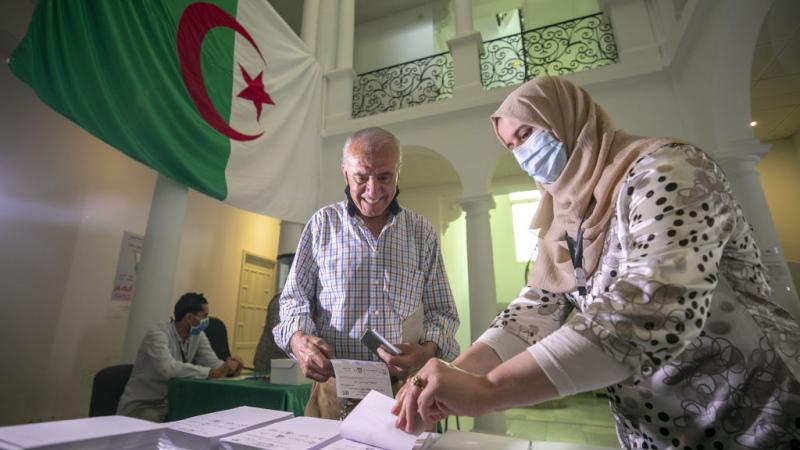 سيتوجّه 24 مليون ناخب جزائري بينهم مليون في الخارج السبت صوب صناديق الاقتراع للإدلاء بأصواتهم (غيتي)