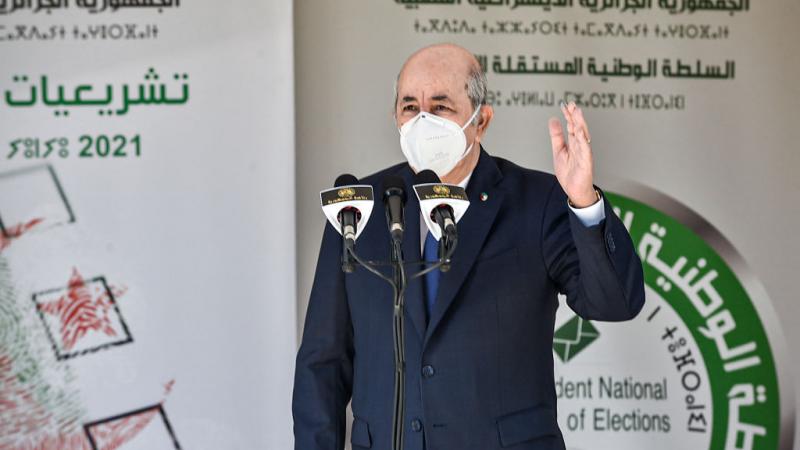أدلى الرئيس الجزائري بصوته في الانتخابات الجزائرية في أحد مراكز الاقتراع في العاصمة (غيتي)