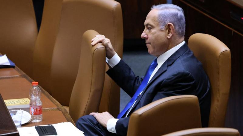 رئيس الوزراء الإسرائيلي بنيامين نتنياهو يحضر جلسة خاصة التصويت على تشكيل الحكومة الجديدة في الكنيست (غيتي)