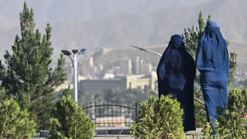 تريد "طالبان" نظامًا يجعل أحكام حقوق المرأة تتناسب مع التقاليد الثقافية والقواعد الدينية. 