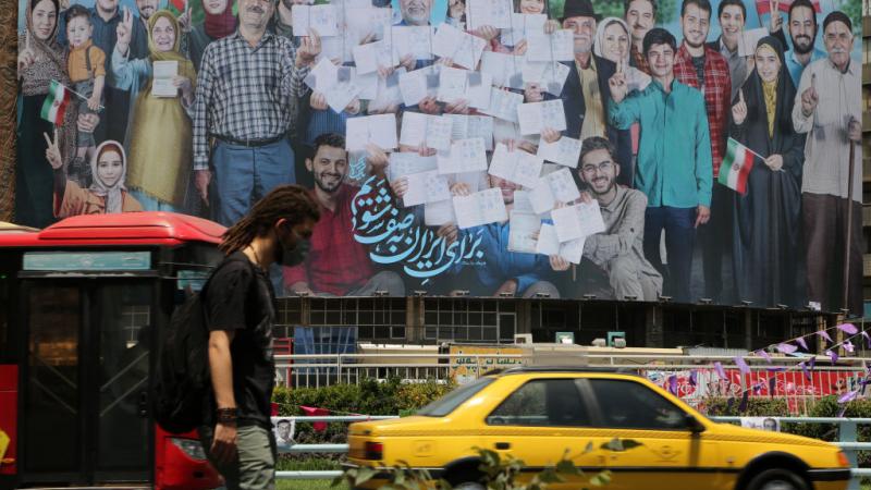 تستعدّ إيران لانتخاب رئيس جديد للجمهورية، الجمعة، خلفًا للرئيس الإصلاحيّ حسن روحاني (غيتي)