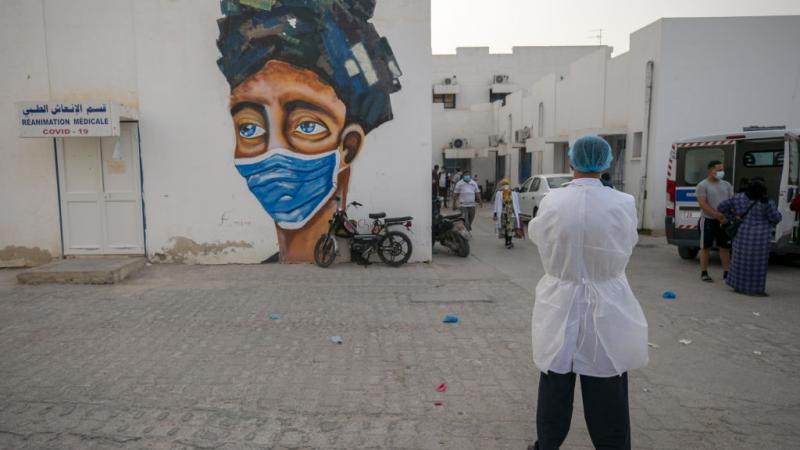زادت المخاوف في تونس بعد اكتشاف سلالات متحورة من فيروس كورونا (غيتي)