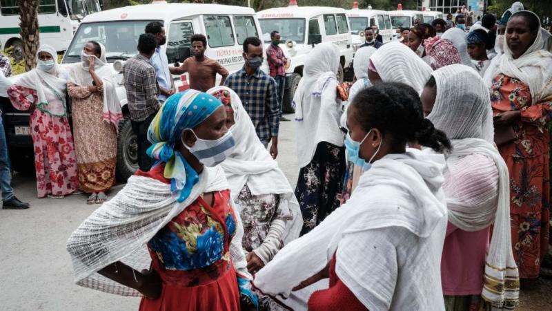 أفاد عاملون في القطاع الطبي أن الجيش الإثيوبي يمنع سيارات الإسعاف من الوصول مكان الانفجار