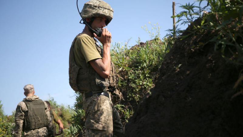 يخوض الجيش الأوكراني نزاعًا مع مقاتلين انفصاليين في منطقتي دونتيسك ولوغانسك منذ 2014 (غيتي)