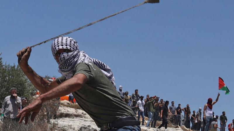 تندلع يوميًا مواجهات بين شبان فلسطينيين وجيش الاحتلال الإسرائيلي، في مواقع متفرقة من الضفة الغربية (غيتي)