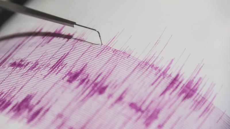 صورة تعبيرية تظهر آلة مقياس الزلازل (غيتي)