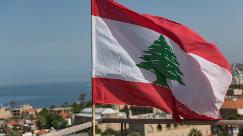 يغرق المسؤولون اللبنانيون في خلافات سياسية حادة حالت دون تشكيل حكومة قادرة على القيام بإصلاحات
