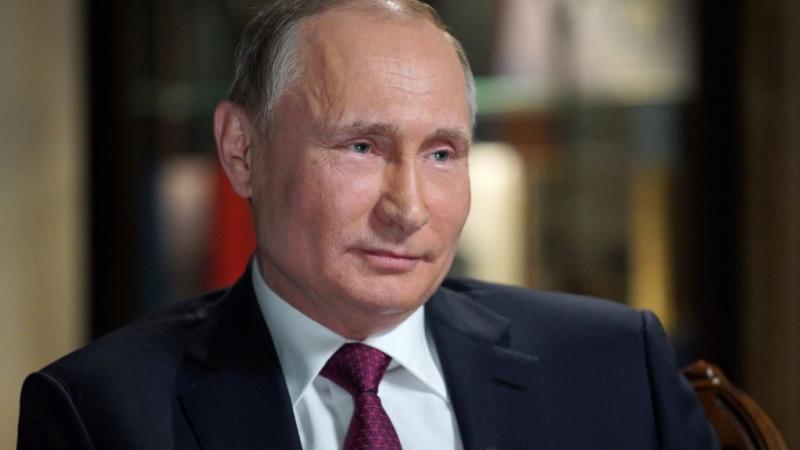 نفى بوتين تقريرًا نشرته صحيفة واشنطن بوست مفاده أن روسيا تستعد لتزويد إيران بقمر صناعي متقدم (غيتي)