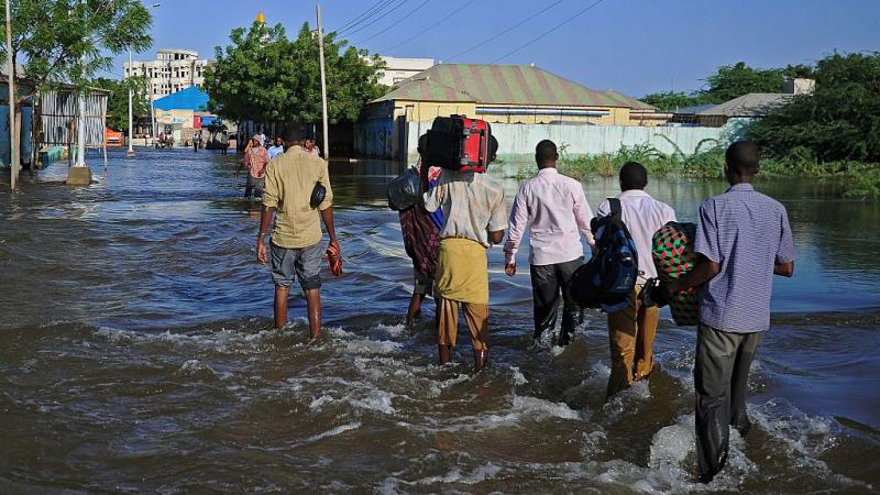 قال متحدث باسم الحكومة إن المناطق المتضررة من الفيضانات حول مدينة جوهر أصبحت معزولة تمامًا