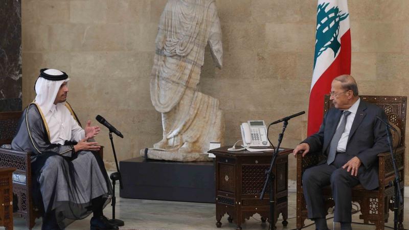 الرئيس اللبناني خلال لقائه وزير الخارجية القطري في القصر الرئاسي