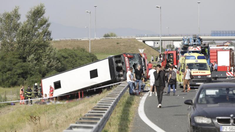 انزلقت الحافلة عندما فقد السائق وهو مواطن من كوسوفو السيطرة عليها