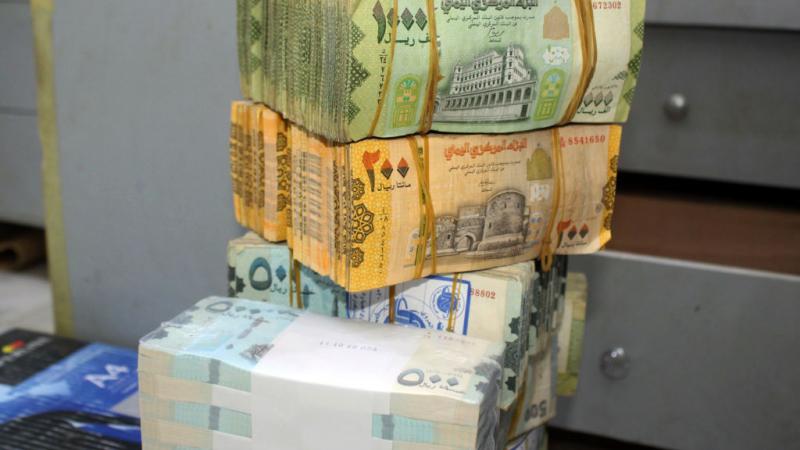 هذه هي المرة الأولى التي يتجاوز فيها سعر الدولار الأميركي الواحد حاجز الألف ريال اليمني