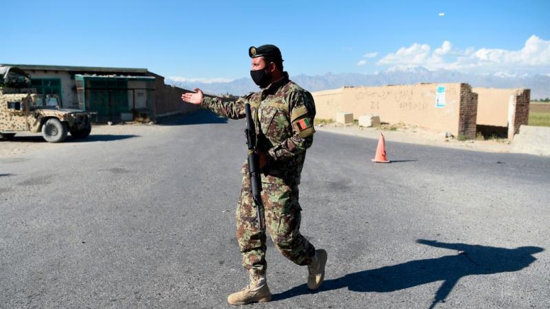انتشرت وحدات من القوات الأفغانية حول هرات (أرشيف - غيتي)