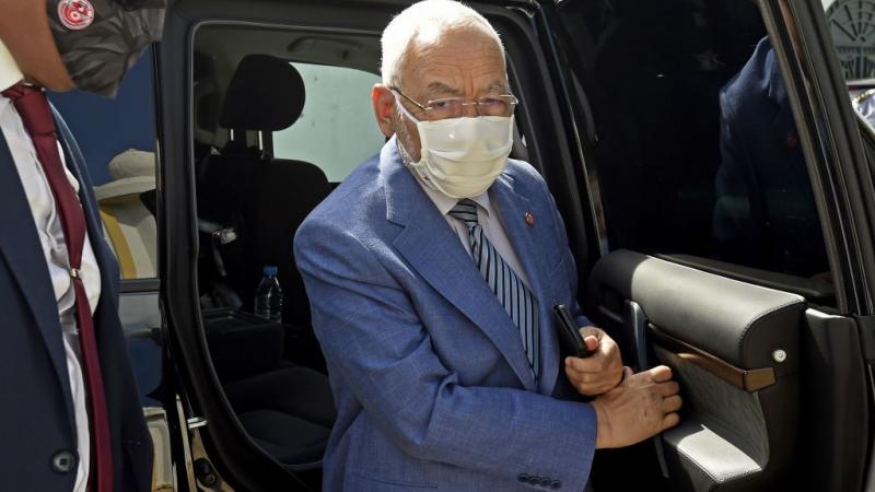 أصيب رئيس البرلمان التونسي راشد الغنوشي الثلاثاء بفيروس كورونا