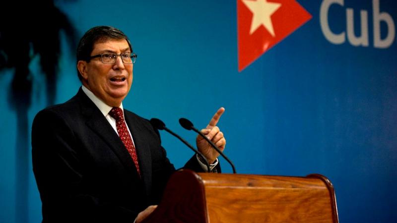 وزير خارجية كوبا يتهم الولايات المتحدة بالمسؤولية عن الهجوم على سفارة بلاده لدى باريس (أرشيف-غيتي)