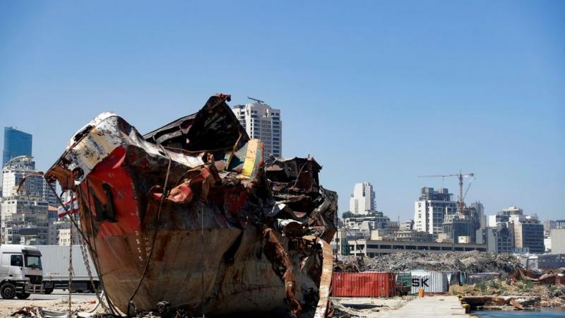 لم تسفر التحقيقات في انفجار مرفأ بيروت عن أي نتيجة معلنة حتى الآن، علمًا أنّه كان قد تم توقيف 25 شخصًا على الأقل أخلي سبيل عدد منهم (غيتي)
