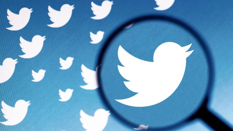 رفضت تويتر الكشف عن الدول التي قدمت الطلبات لحذف المحتوى أو عدد المطالب القانونية التي امتثلت لها المنصة (غيتي)