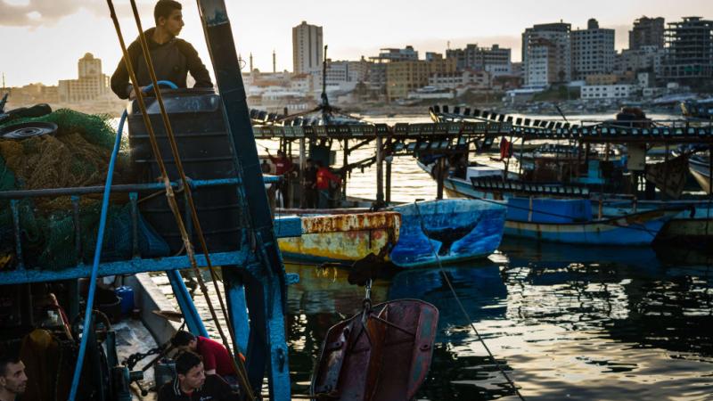 ستُوسّع إسرائيل منطقة الصيد في قطاع غزة من ستة أميال بحرية إلى 12 ميلاً (أرشيف-غيتي)