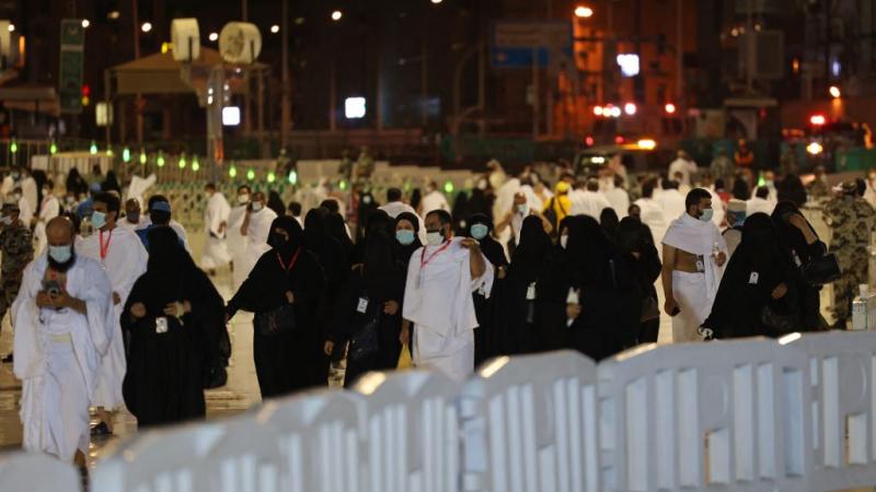 يشارك نحو 60 ألف مقيم في السعودية من الملقحين ضد كوفيد- 19في مناسك الحج لهذا العام بسبب كورونا (غيتي)