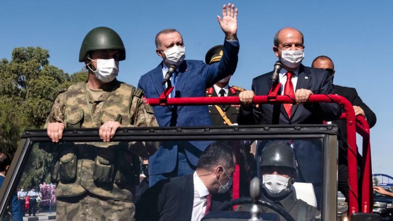 الرئيس التركي رجب طيب أردوغان خلال زيارة إلى الشطر الشمالي من قبرص (غيتي)