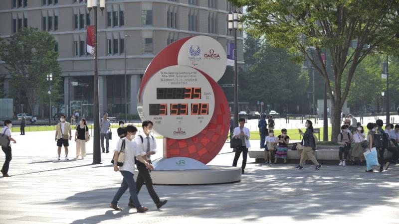 ساعة تُشير إلى العد التنازلي لأولمبياد طوكيو (غيتي)