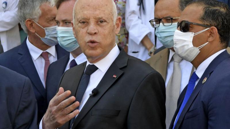 التحق الرئيس قيس سعيّد متأخّرًا بملف كورونا، في وقت تسجّل فيه تونس أرقامًا قياسيّة في عدد الإصابات والوفيات