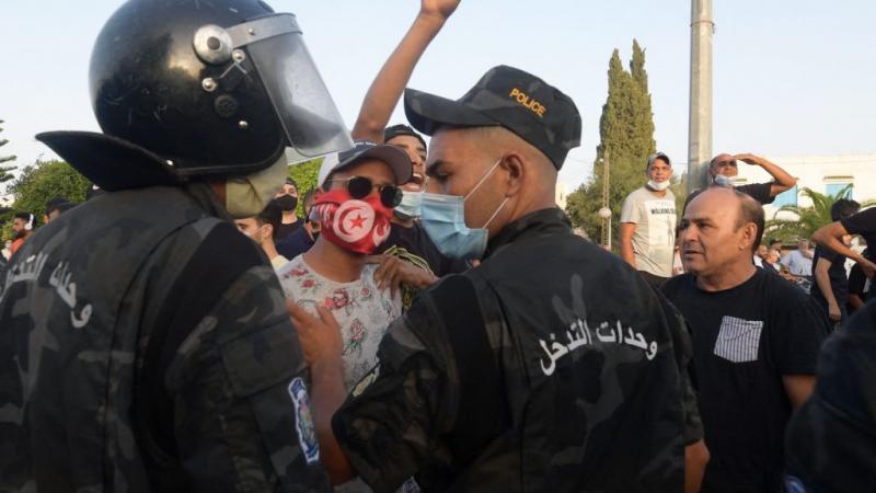 استنكر المتحدث باسم الرئاسة التركية إبراهيم قالن "تعليق العملية الديمقراطية في تونس" (غيتي)