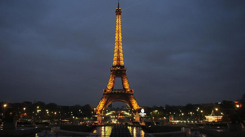 افتتاح برج إيفل في فرنسا بعد إغلاق دام لثمانية أشهر