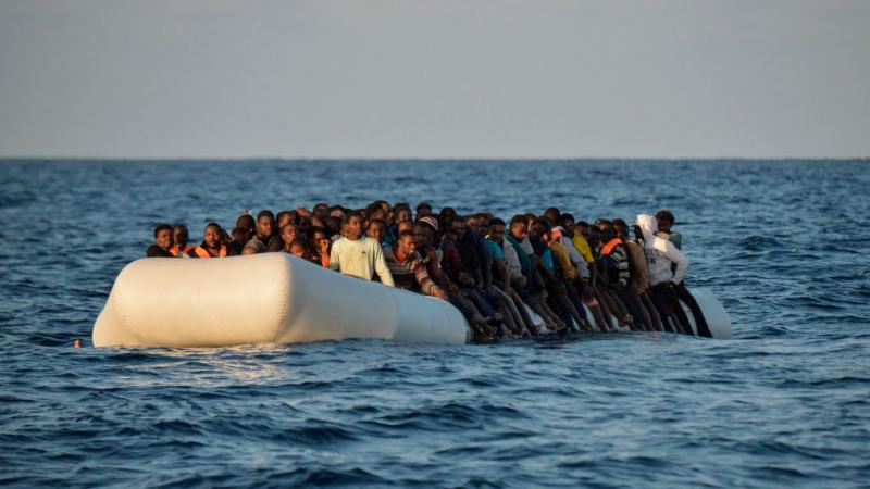 كان المركب ينقل نحو 400 مهاجرًا جميعهم من الجنسية البنغالية (أرشيف-غيتي)