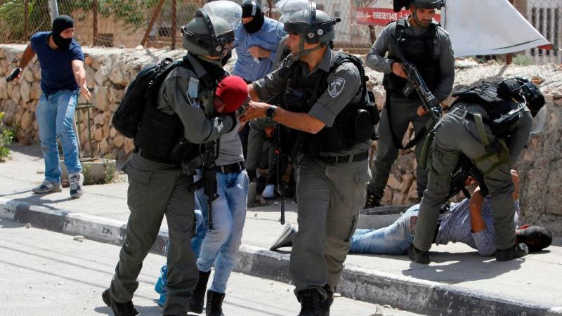 اندلاع مواجهات بين جيش الاحتلال وفلسطينيين في جنين ونابلس تسفر عن إصابة واعتقال العشرات من شبان المنطقتين (أرشيف-غيتي)