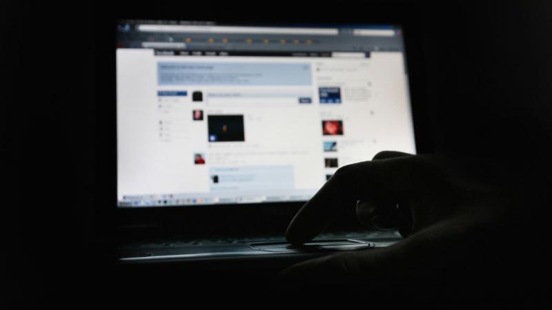 حظر فيسبوك حوالي 200 حساب تم استخدامها لخداع الأهداف ودعوتها لدخول مواقع مزيفة