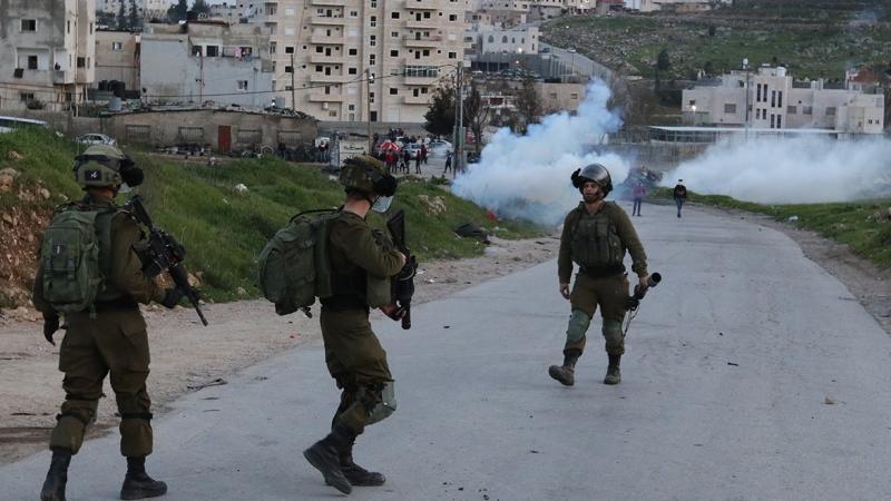 مواجهات بين قوات الاحتلال والفلسطينيين في بيت أمر 