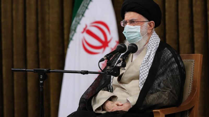 اللقاء الأخير بين روحاني وأعضاء الحكومة الثانية عشرة مع خامنئي (الموقع الرسمي للمرشد الأعلى)